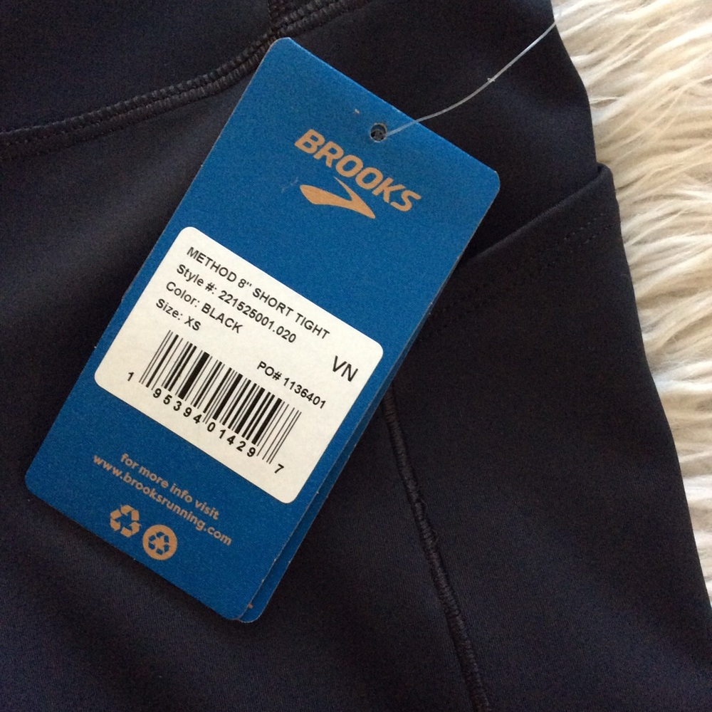 NWT Brooks Method 8” Short Tight - Picture 11 of 12